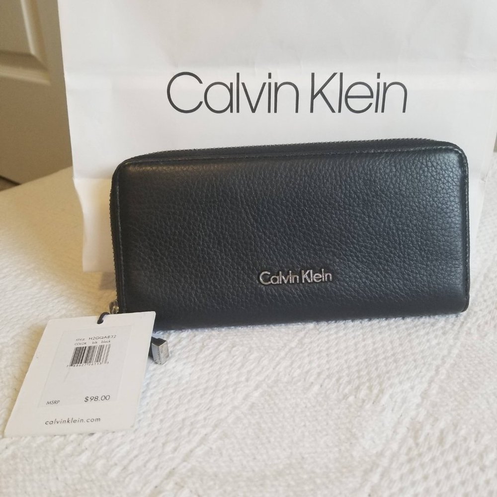 CALVIN KLEIN LEATHER WALLET NWT!!!!
